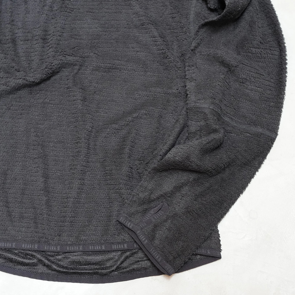 【ROARK RUN AMOK】ロアークランアモック men's PRIMALOFT Evolve Hoodie "Black"