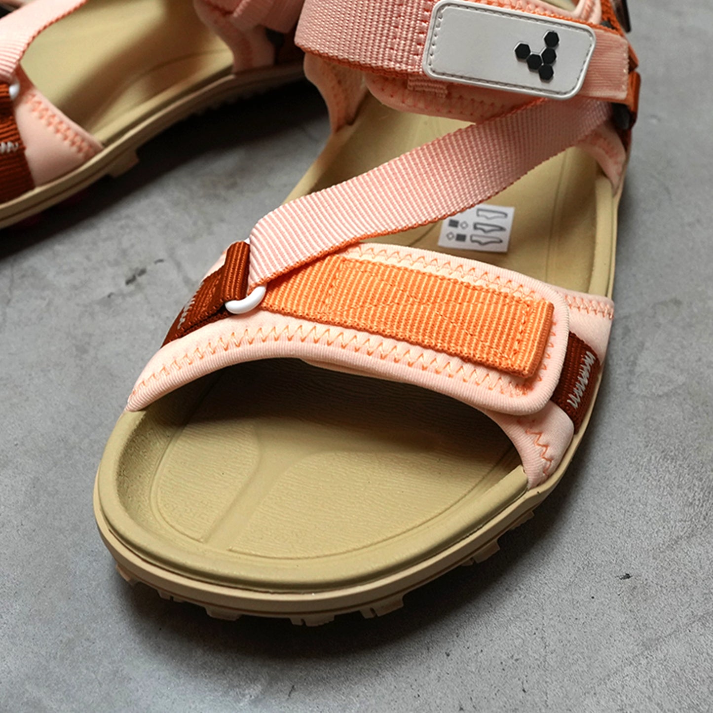 【VIVOBAREFOOT】ヴィヴォ ベアフット women's Tracker Ora Sandal "2Color"