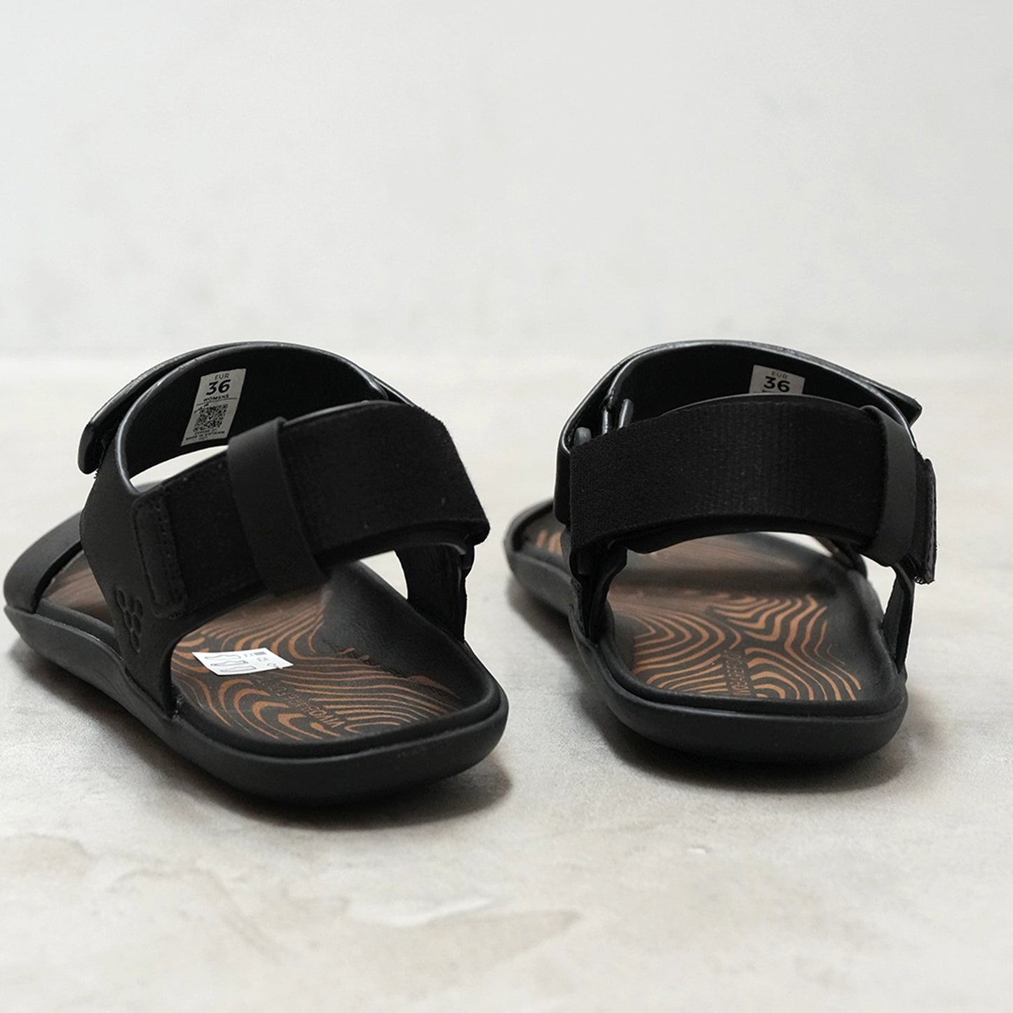 【VIVOBAREFOOT】ヴィヴォ ベアフット women's Sensus Yin Sandal "Raven"