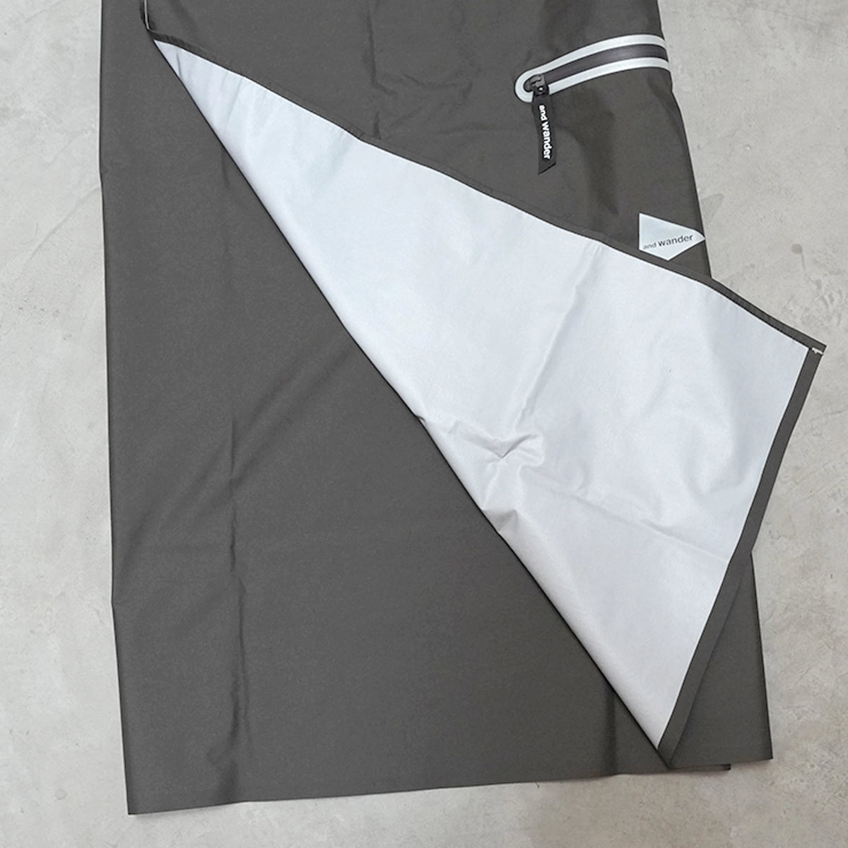 【and wander】アンドワンダー rain wrap skirt "Charcoal"