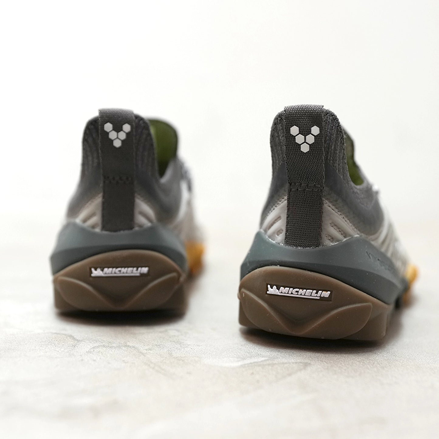 【VIVOBAREFOOT】ヴィヴォ ベアフット men's Hydra ESC "2Color"