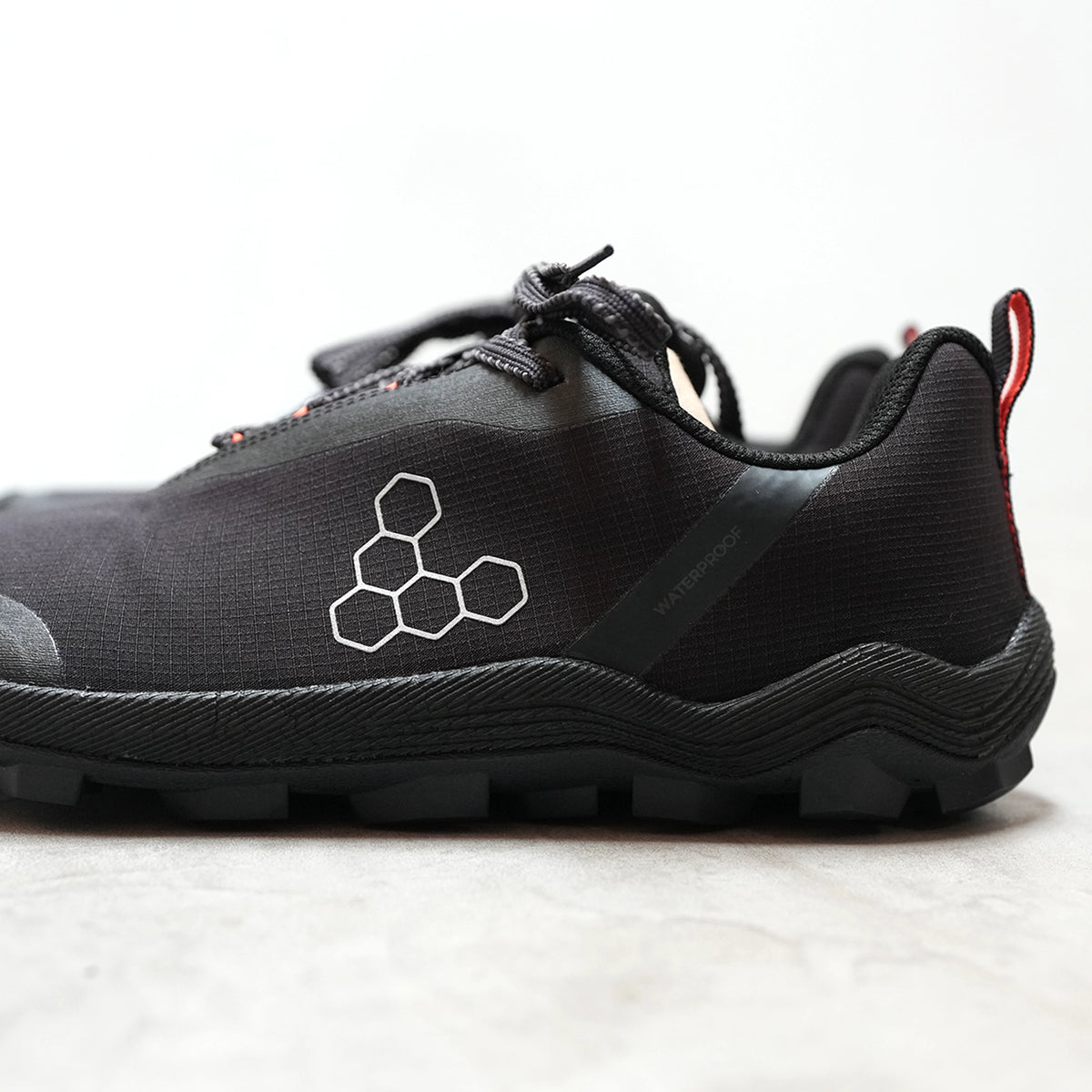 【VIVOBAREFOOT】ヴィヴォ ベアフット women's Primus Trail Flow Waterproof "Eclipse×Molten Lava"