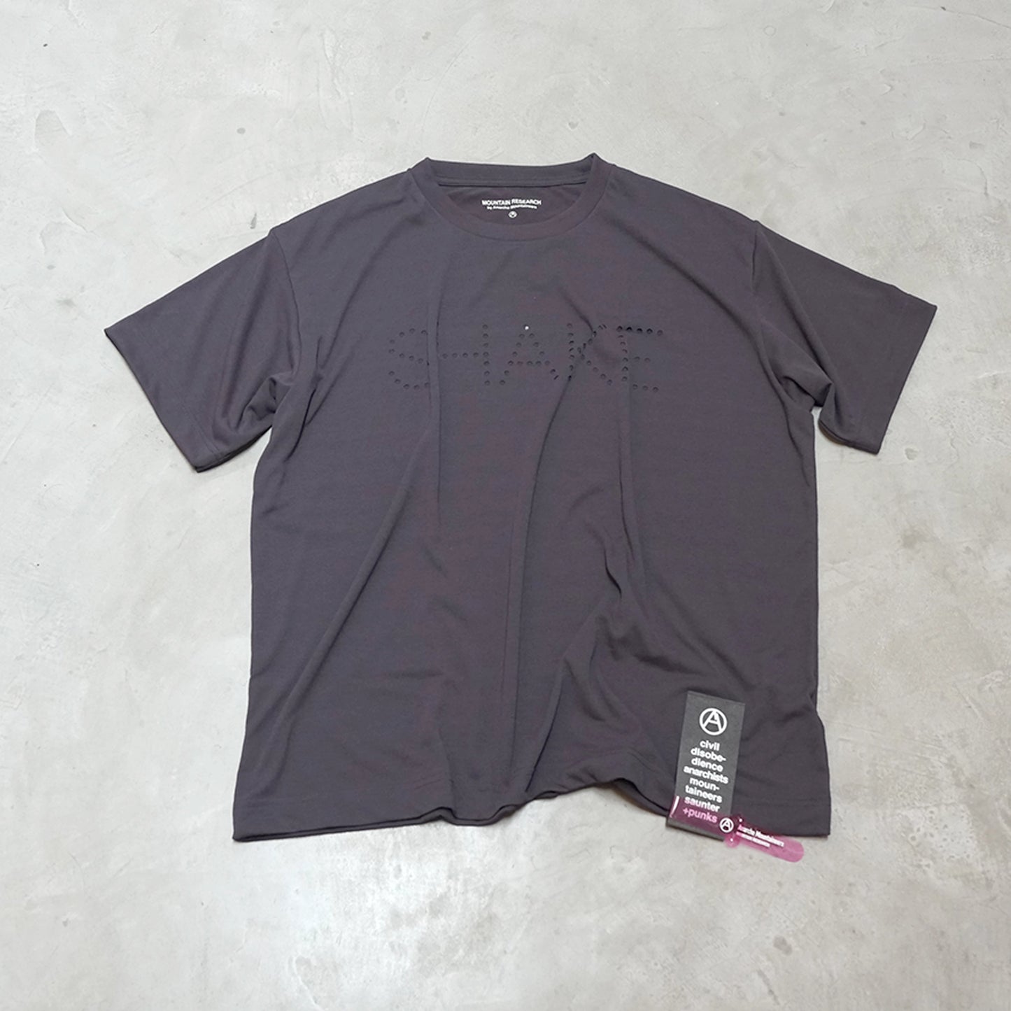 【Mountain Research】マウンテンリサーチ Punctured Letters Q.D. Tee "Black"