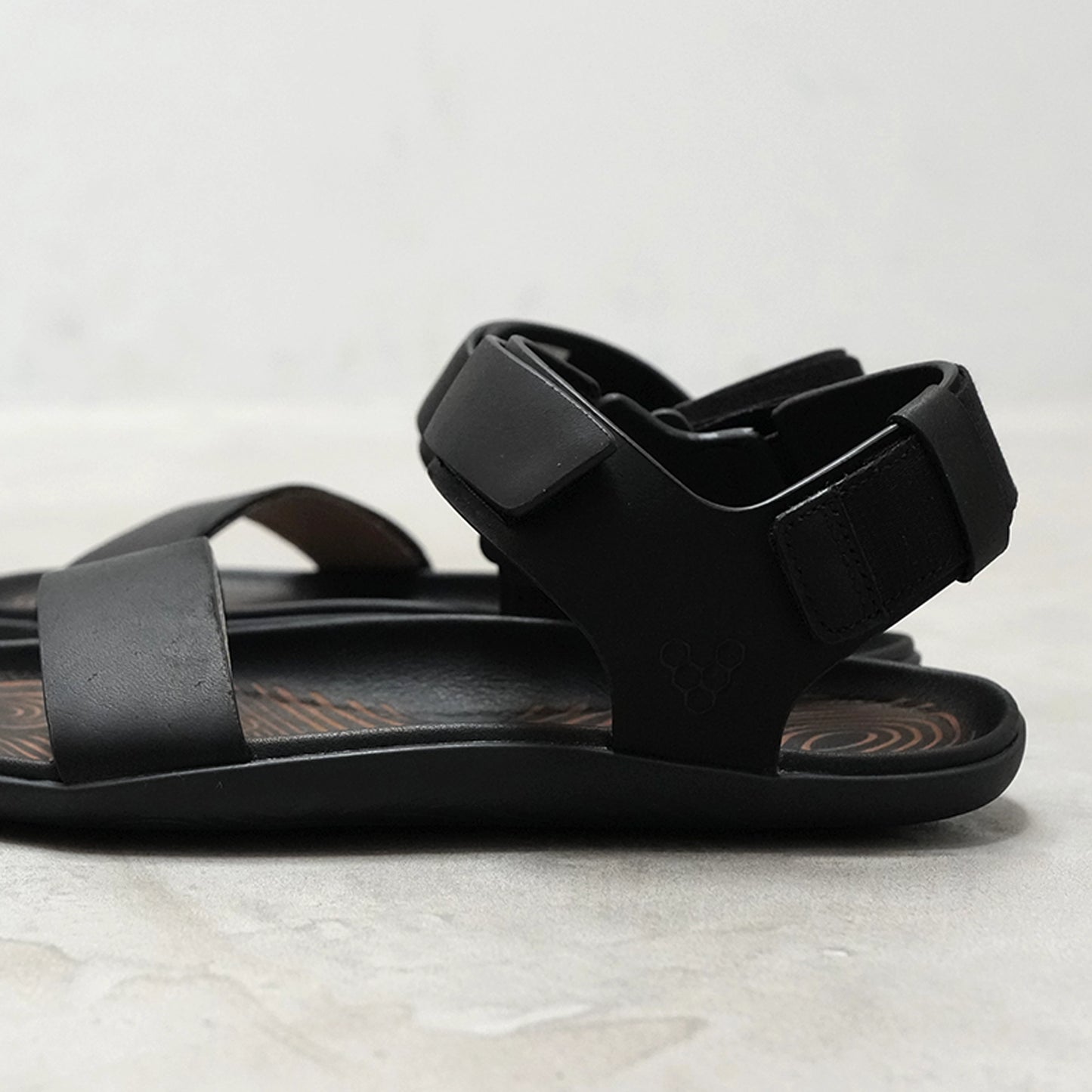 【VIVOBAREFOOT】ヴィヴォ ベアフット women's Sensus Yin Sandal "Raven"