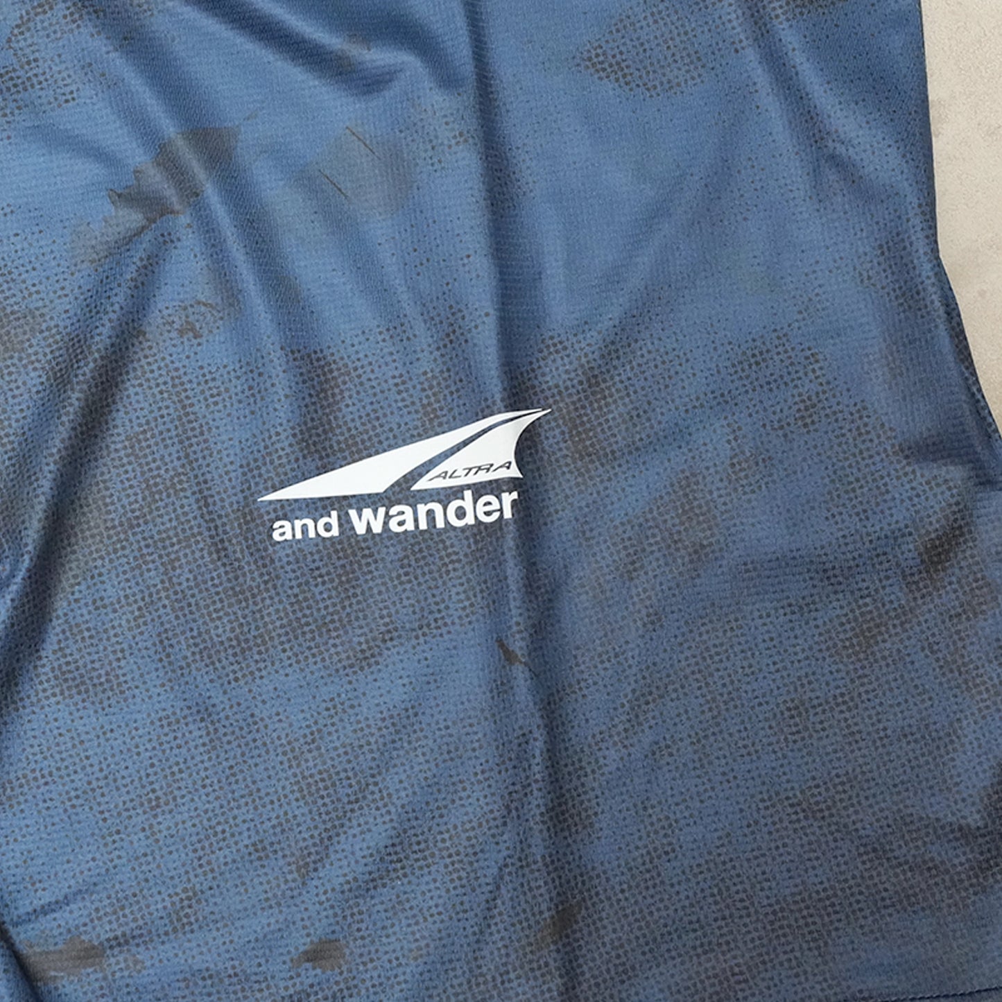 【and wander】アンドワンダー Altra × and wander graphic tank top "2Color" ※ネコポス可