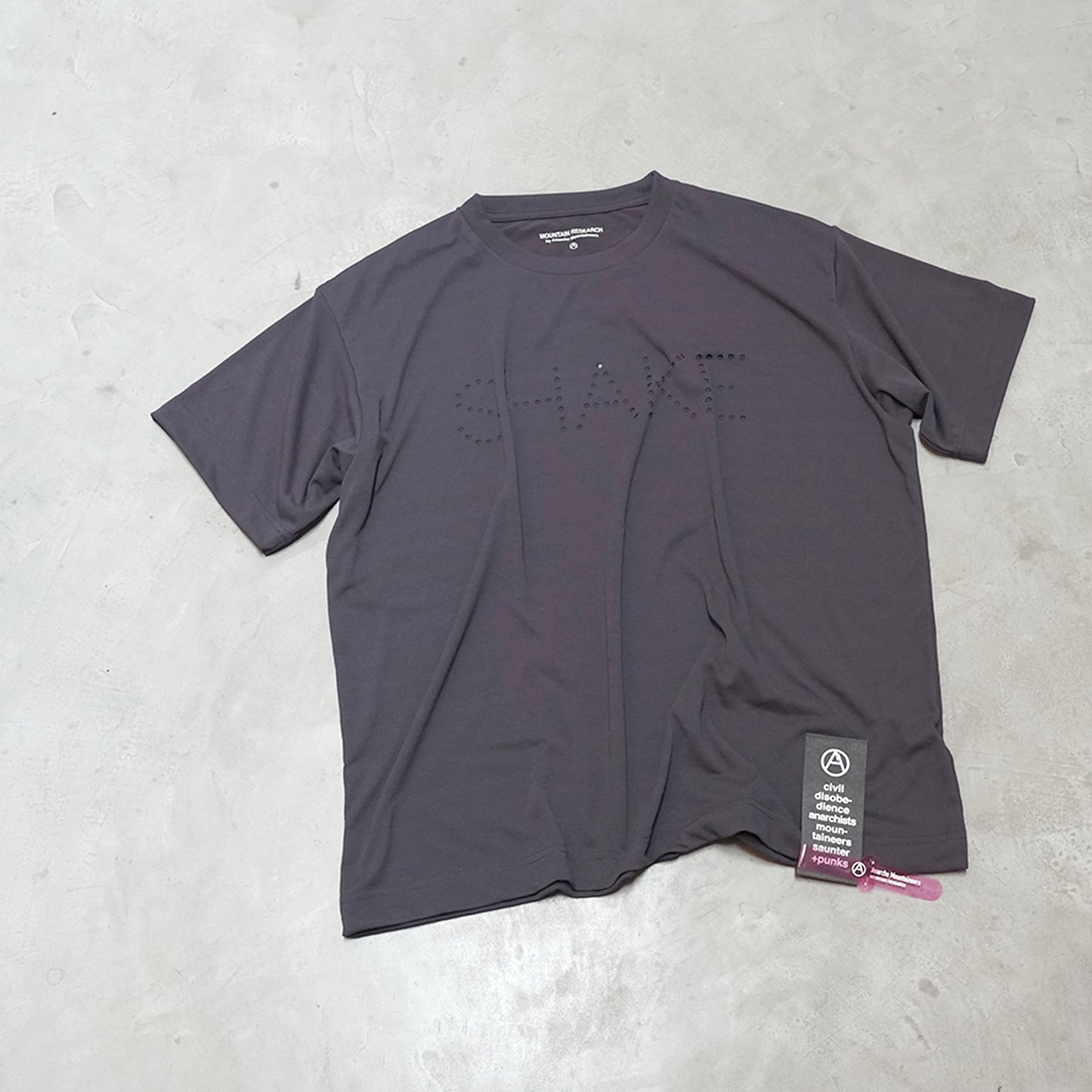 【Mountain Research】マウンテンリサーチ Punctured Letters Q.D. Tee "Black"