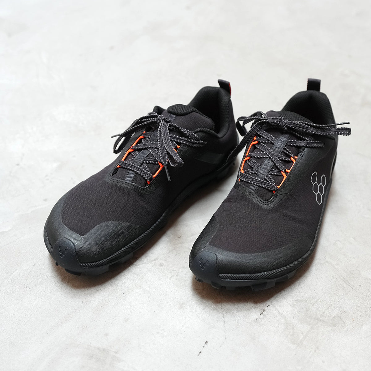 【VIVOBAREFOOT】ヴィヴォ ベアフット women's Primus Trail Flow Waterproof "Eclipse×Molten Lava"
