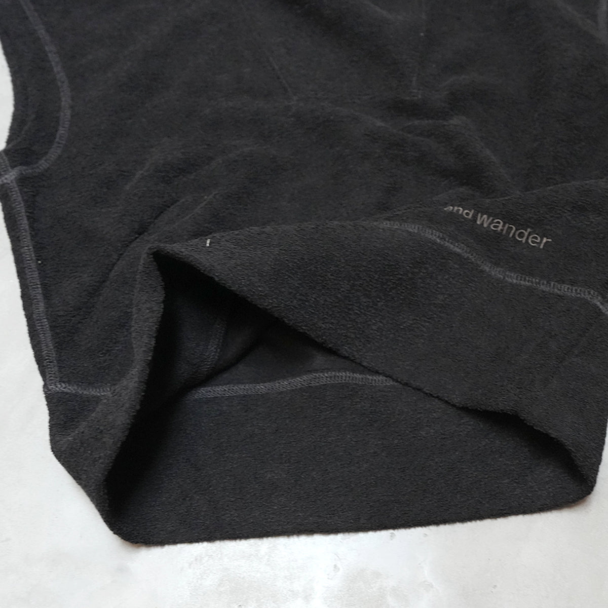 【and wander】アンドワンダー women's PE warm pile vest "2Color"