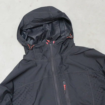 【and wander】アンドワンダー Altra × and wander ventilation wind jacket "2Color"